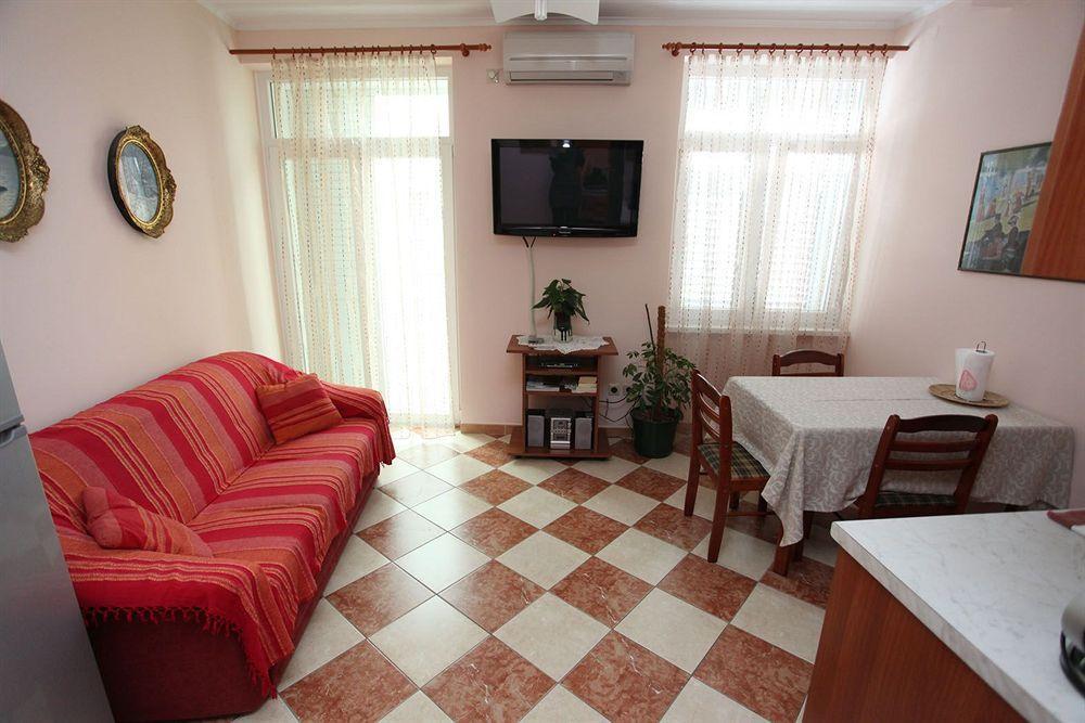 Split Apartments Peric Экстерьер фото