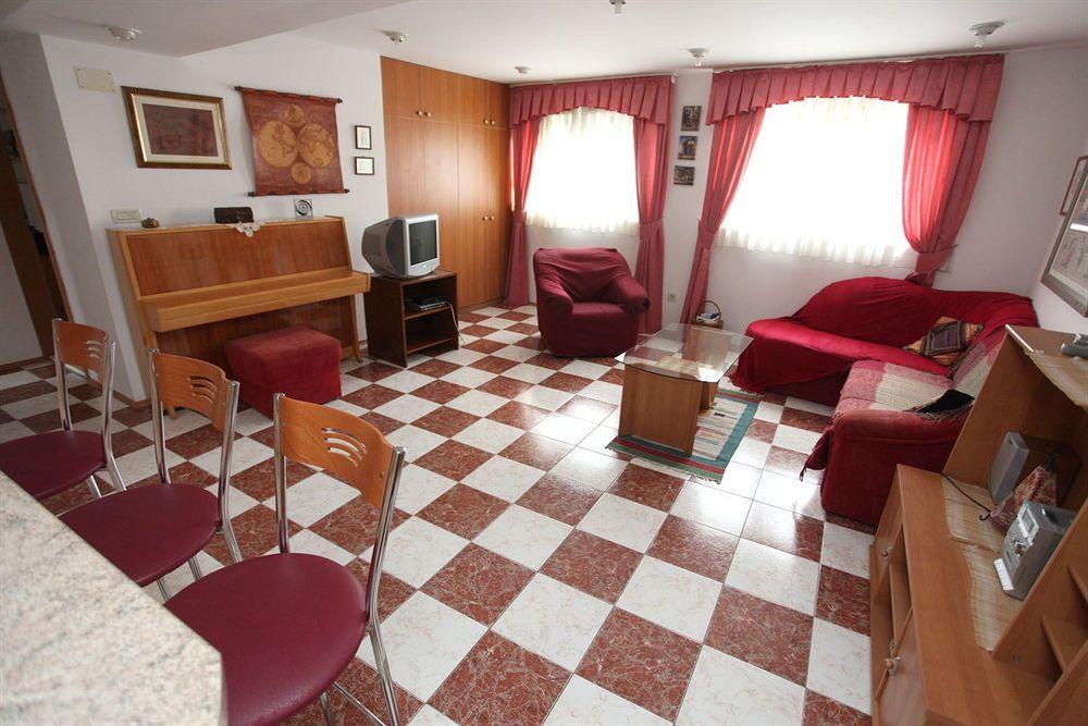 Split Apartments Peric Экстерьер фото