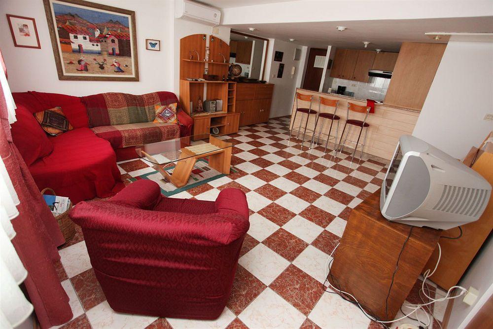 Split Apartments Peric Экстерьер фото