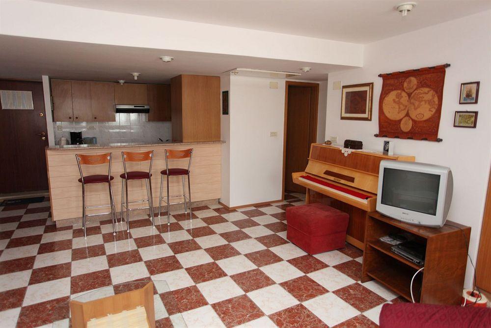 Split Apartments Peric Экстерьер фото