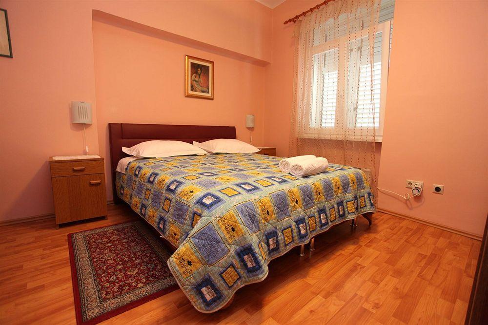 Split Apartments Peric Экстерьер фото
