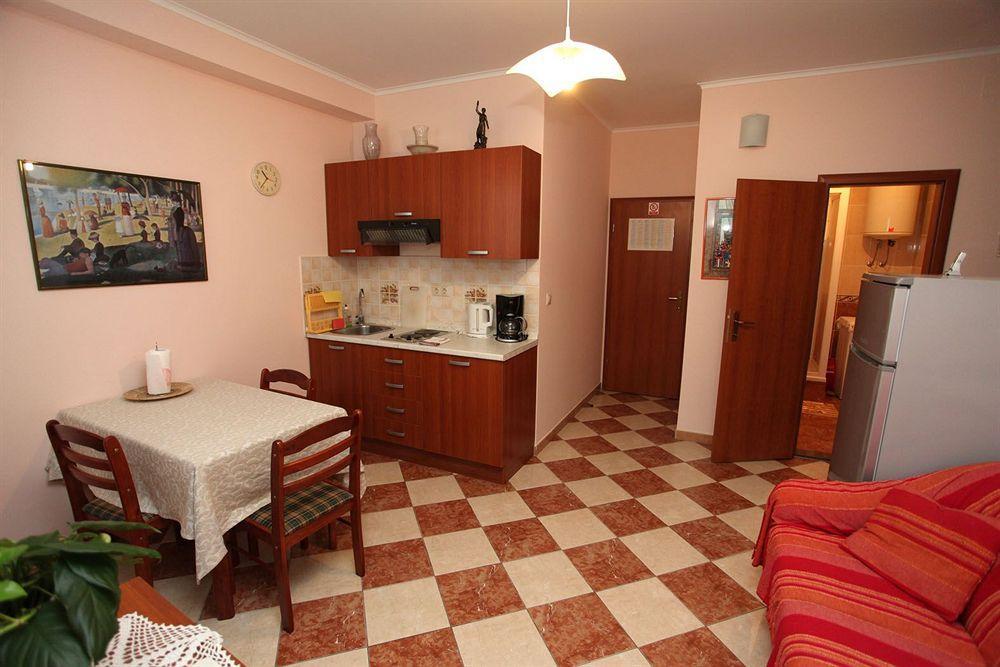 Split Apartments Peric Экстерьер фото