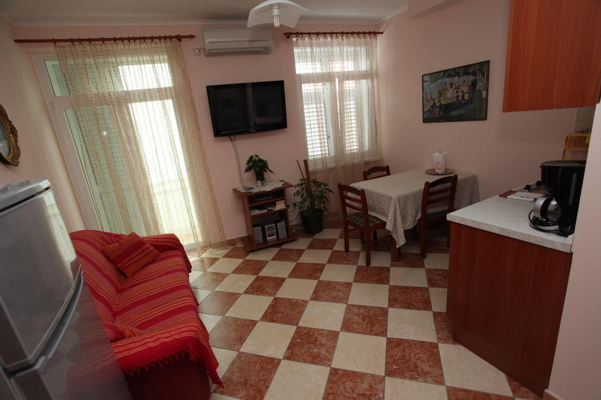 Split Apartments Peric Экстерьер фото