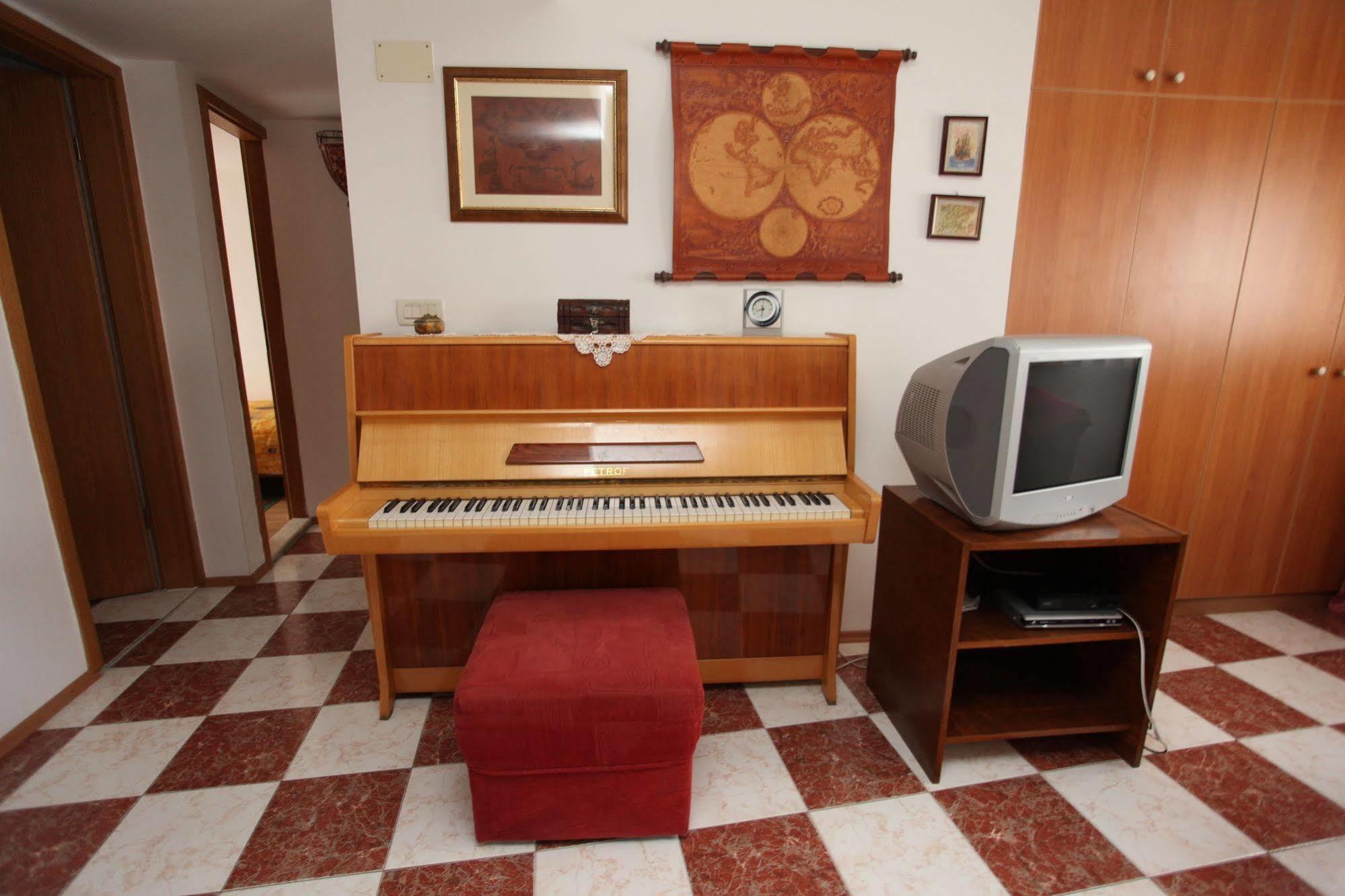 Split Apartments Peric Экстерьер фото