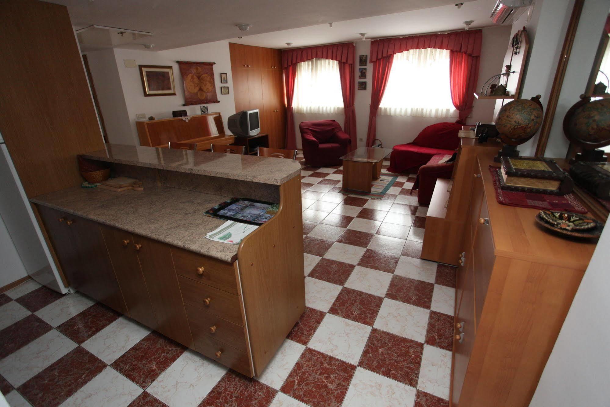 Split Apartments Peric Экстерьер фото